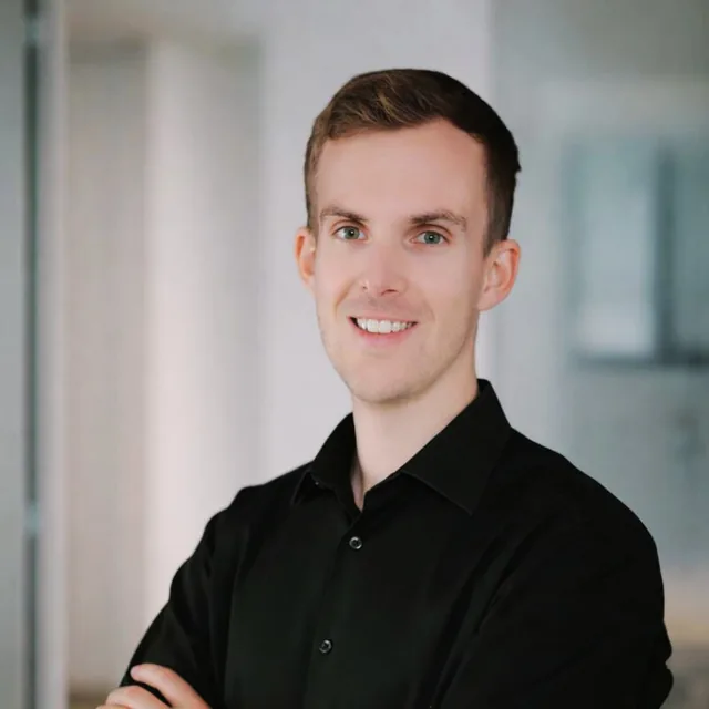 Luca, responsable des admissions et du marketing